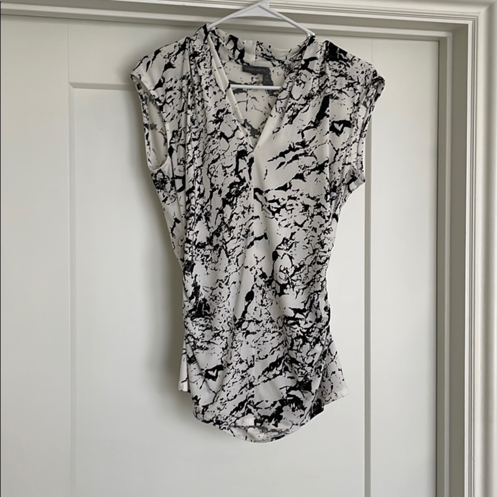 Vince camuto black and white blouse